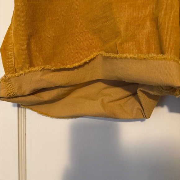 Corduroy GAP yellow shorts - Picture 4 of 4